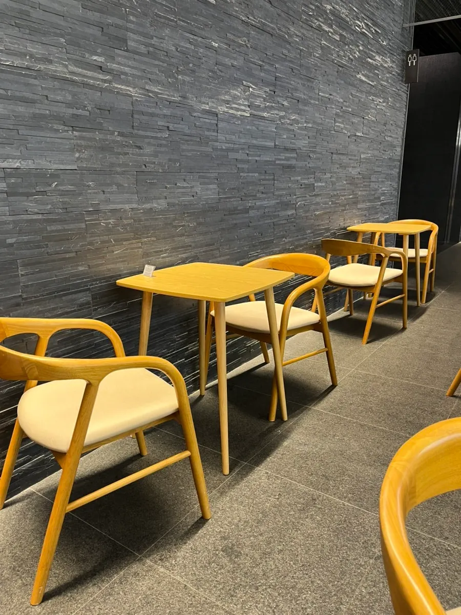 Shop seating with round tables