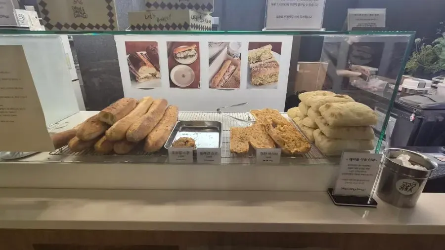 Sandwich display case