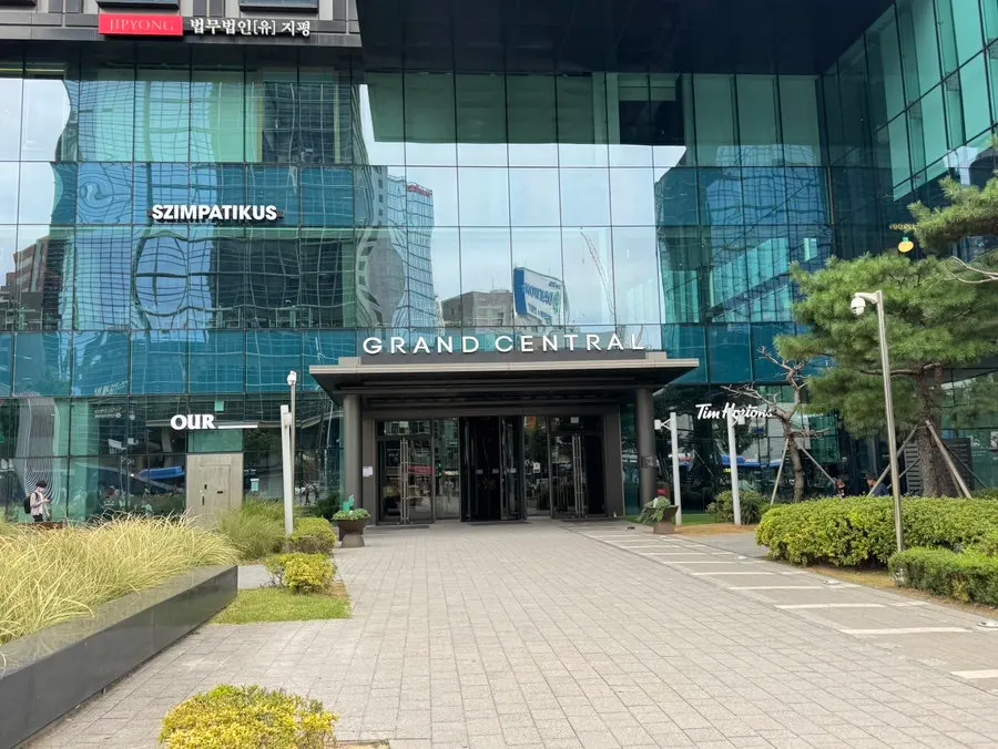 그랜드센트럴 지하 3층 댄스댄스댄스 서울역점 입구