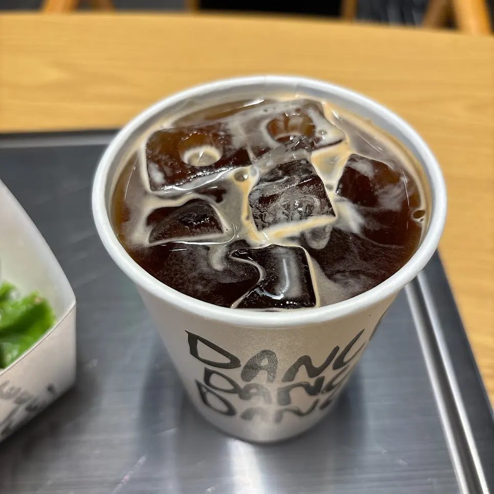 샌드위치와 함께 마신 아메리카노