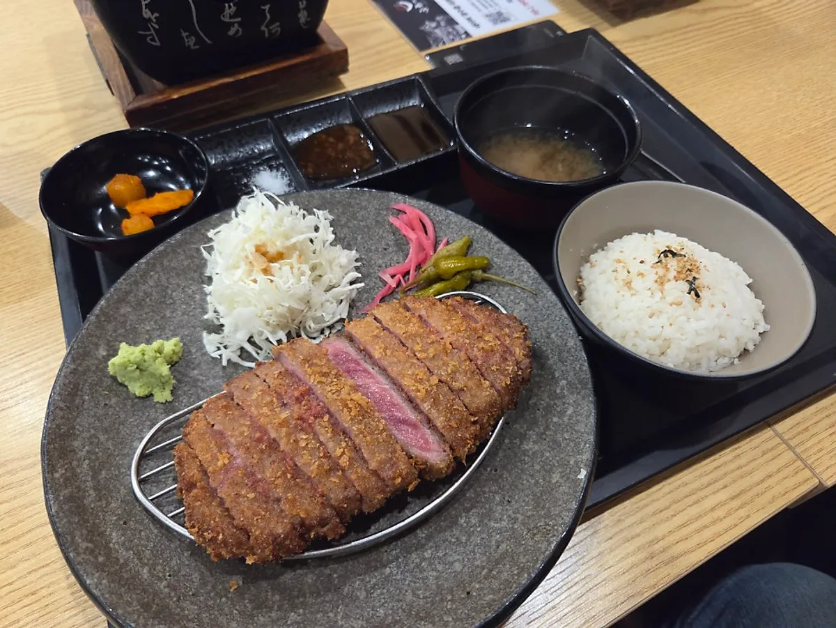 후라토식당 서울스퀘어 직영점의 규카츠 한 상