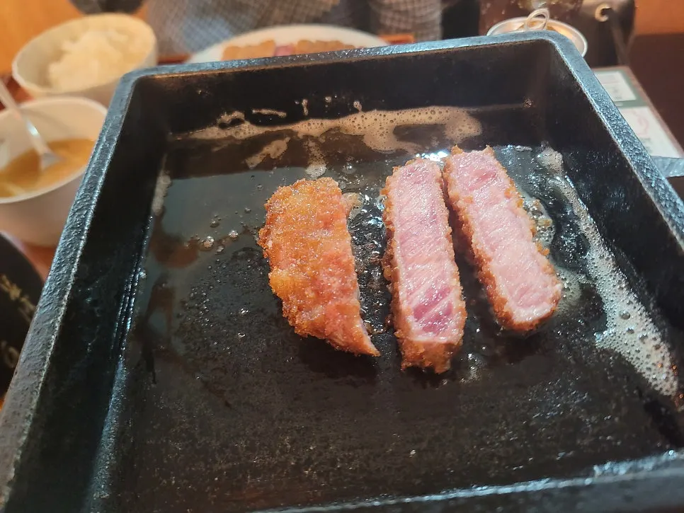 개인 화로에서 굽는 규카츠