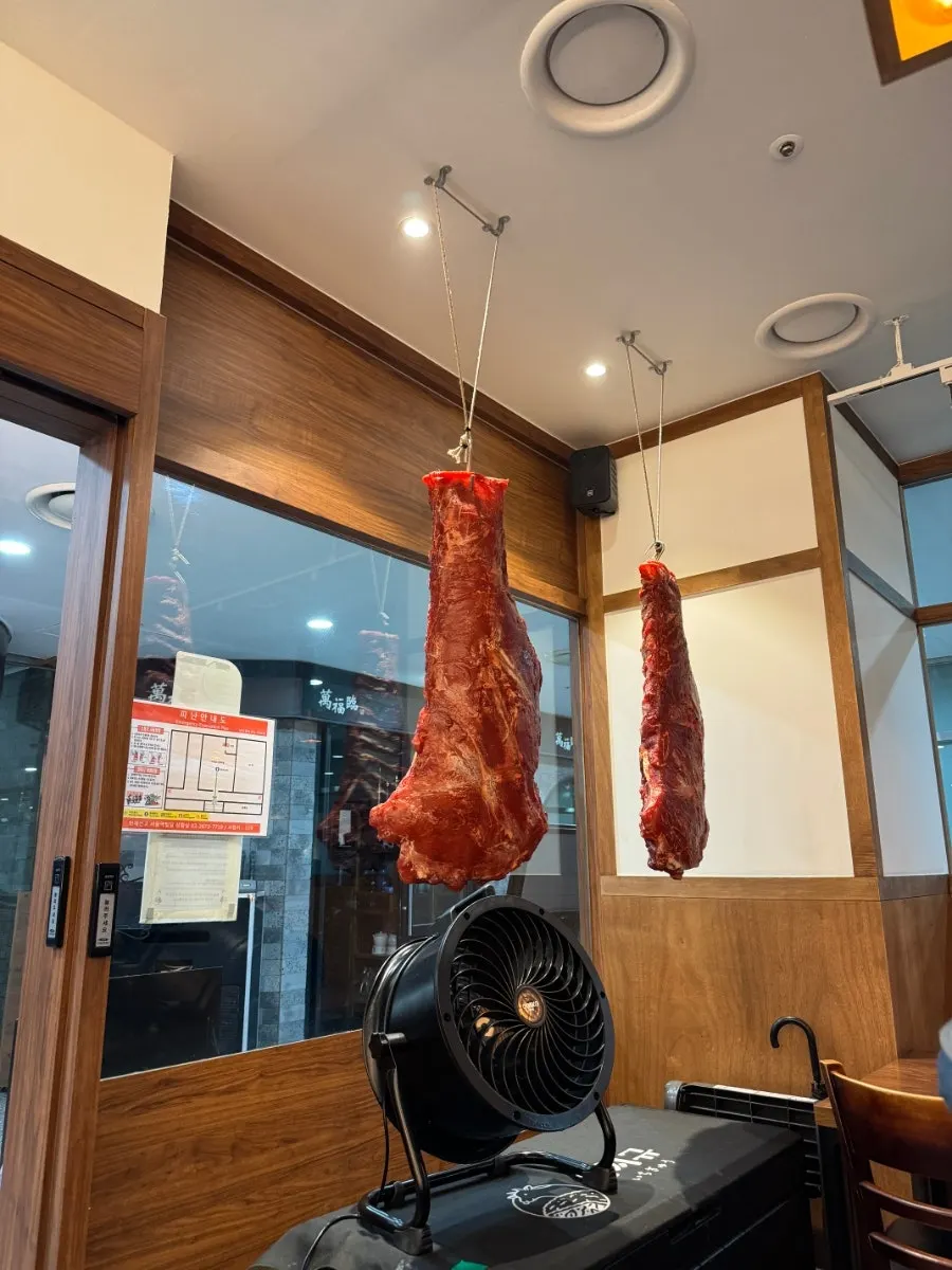 Meat model inside Ichigyu Seoul Station Branch