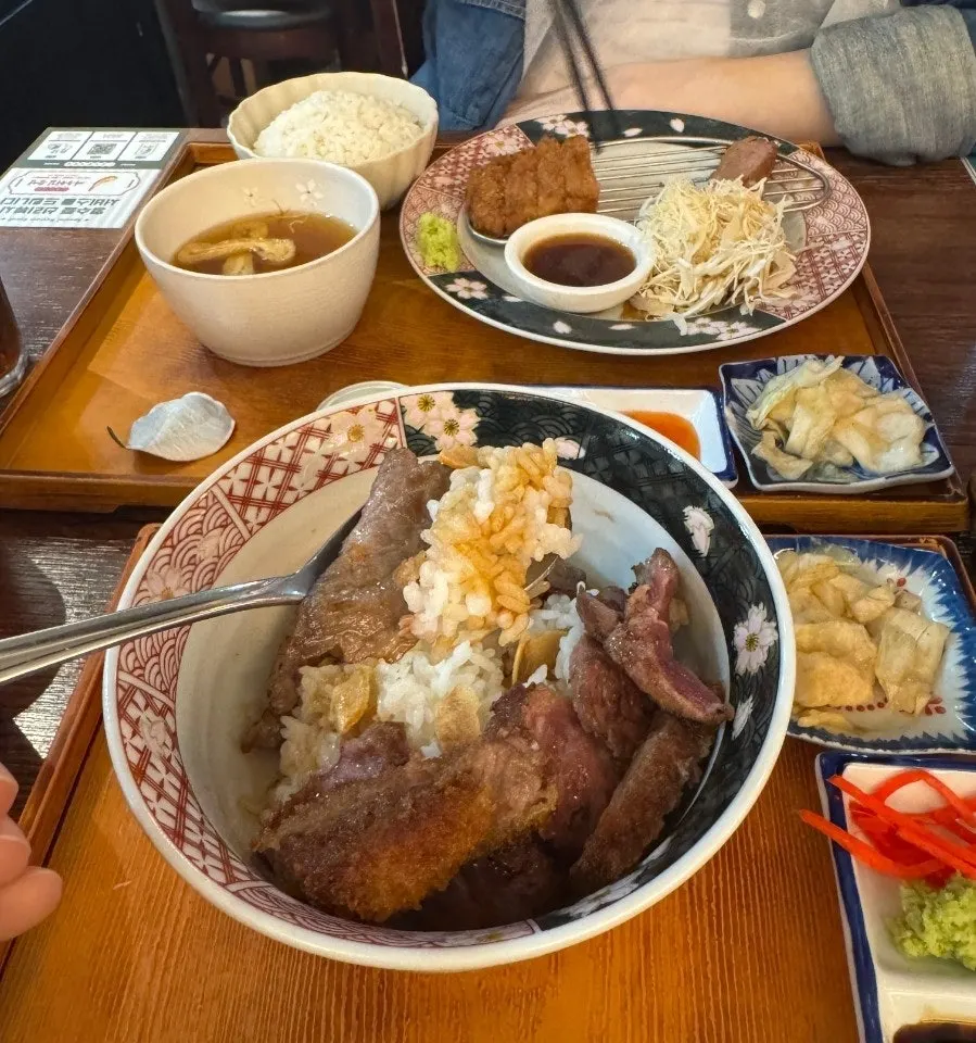 Steki-don served with egg and rice