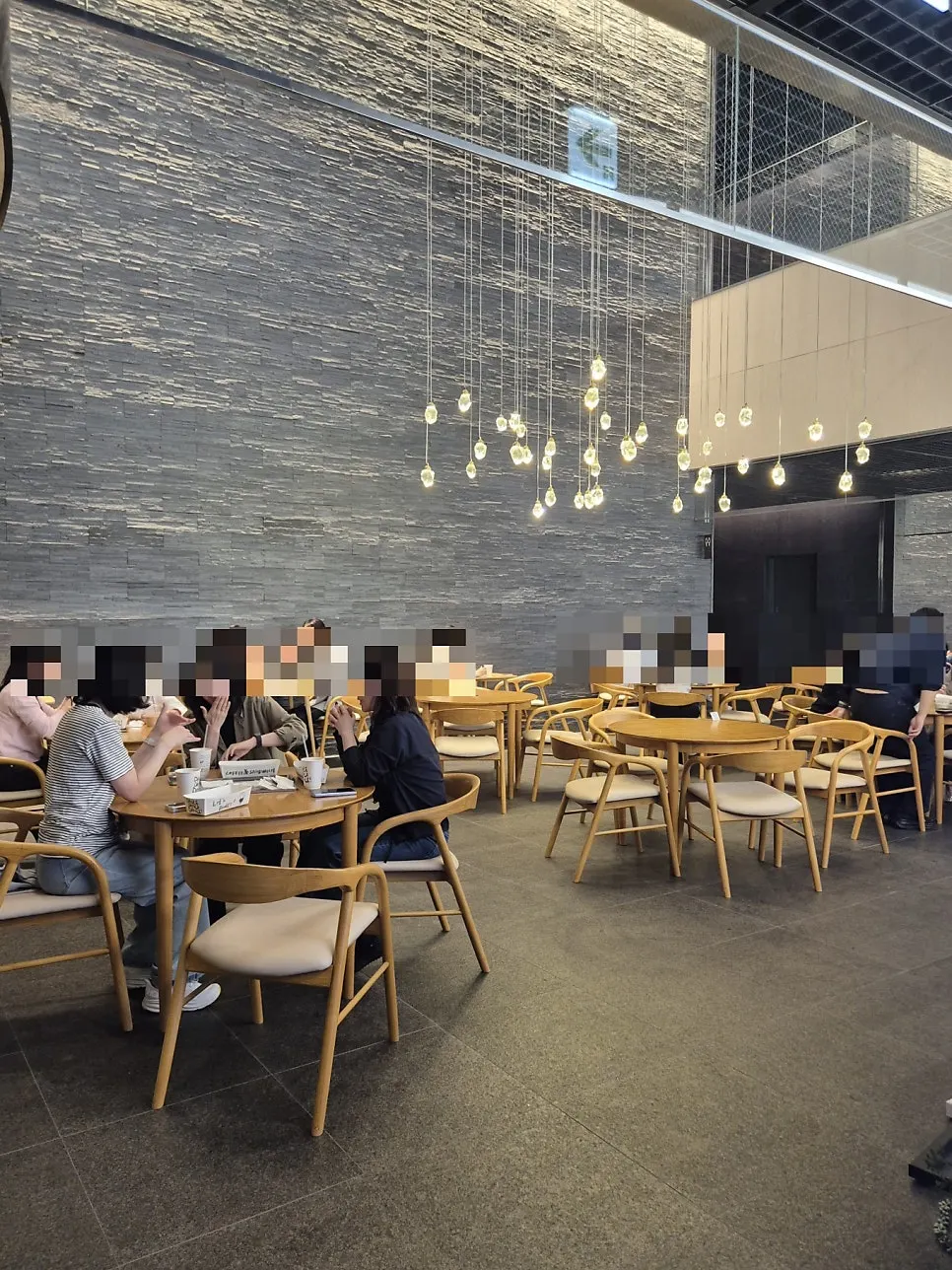 Underground area leading to the Seoul Station branch