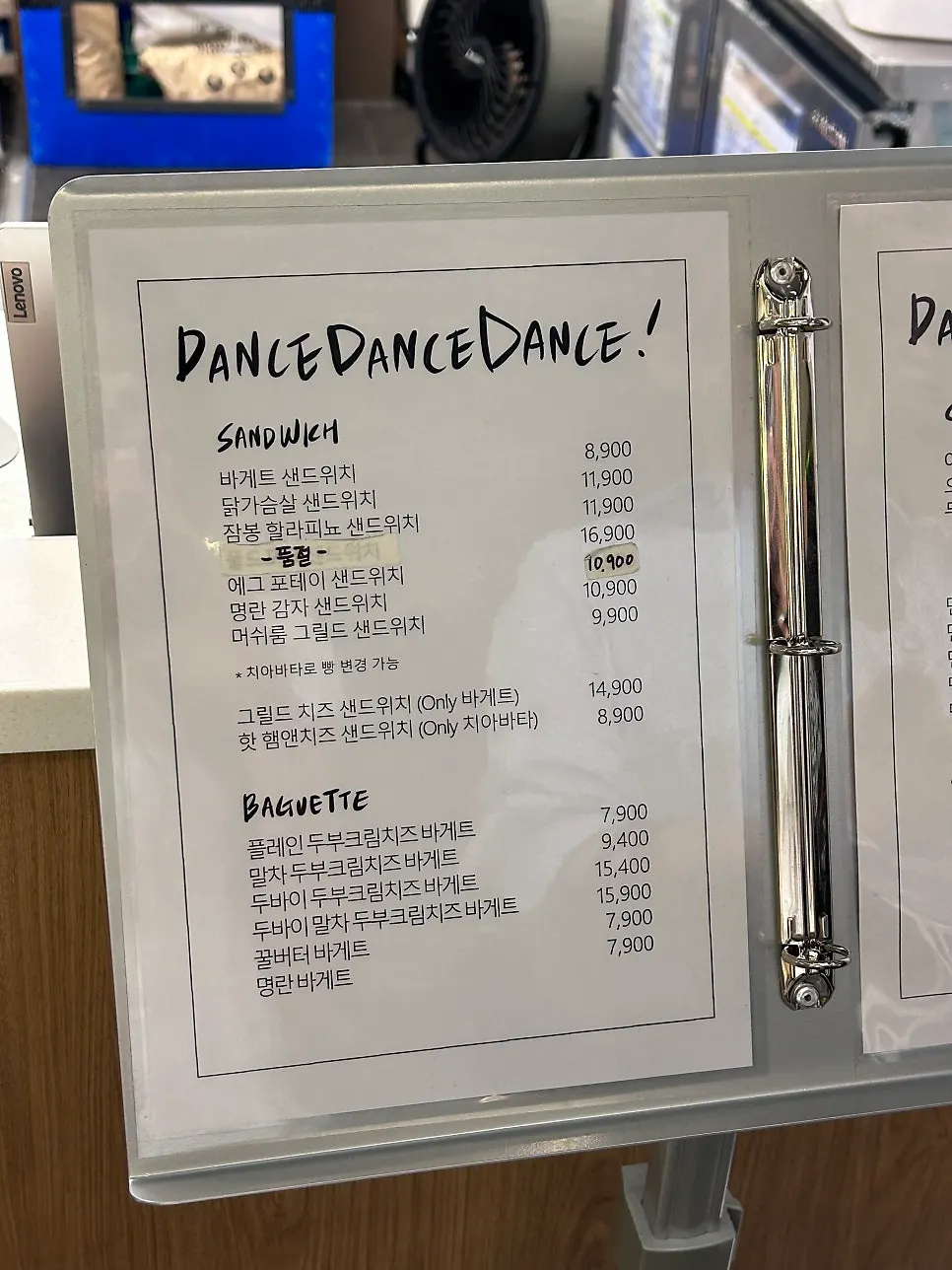 Tables inside the Seoul Station branch café