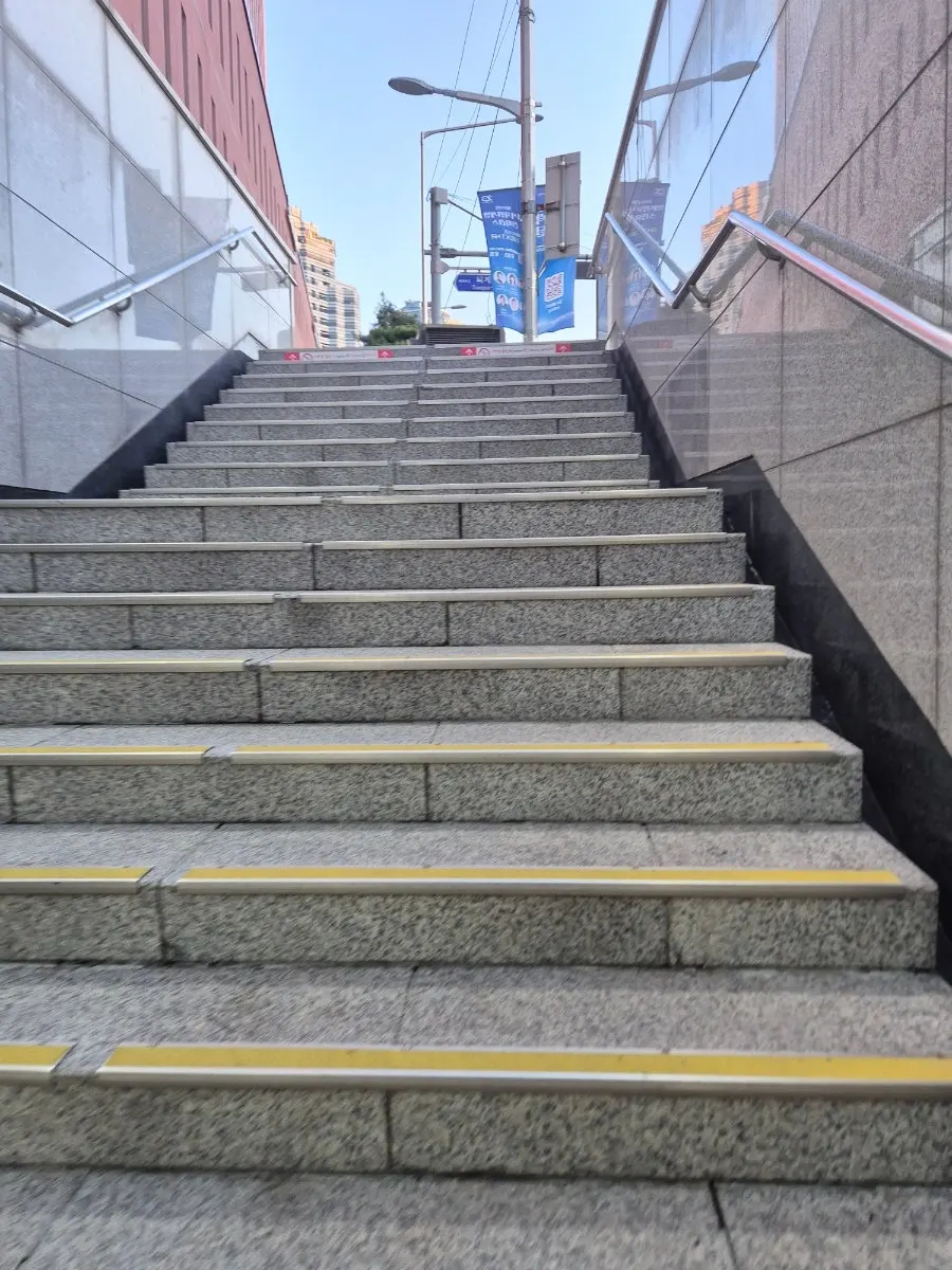 Entrance area on basement level 1 of the Seoul Square building
