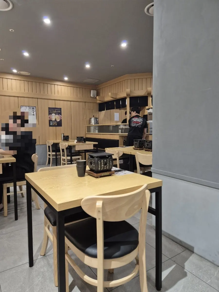 Spacious interior of Furato Shokudo Seoul Square