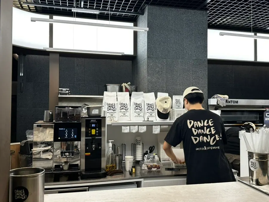 Sign about the coffee collaboration with Vision Stroll