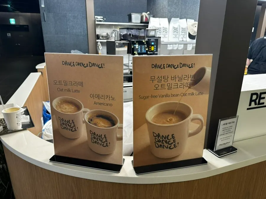 Menu for oat latte and sugar-free drinks