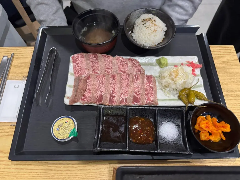 스테키 정식 한상과 버터