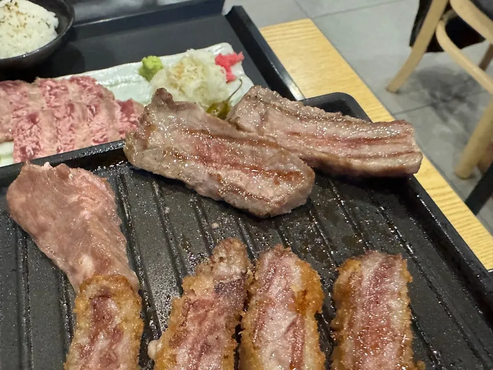 미니화로에 올려 익히는 규카츠