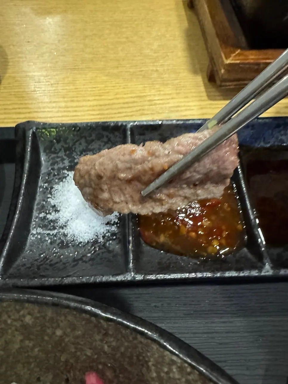부드럽게 구워진 스테키 단면