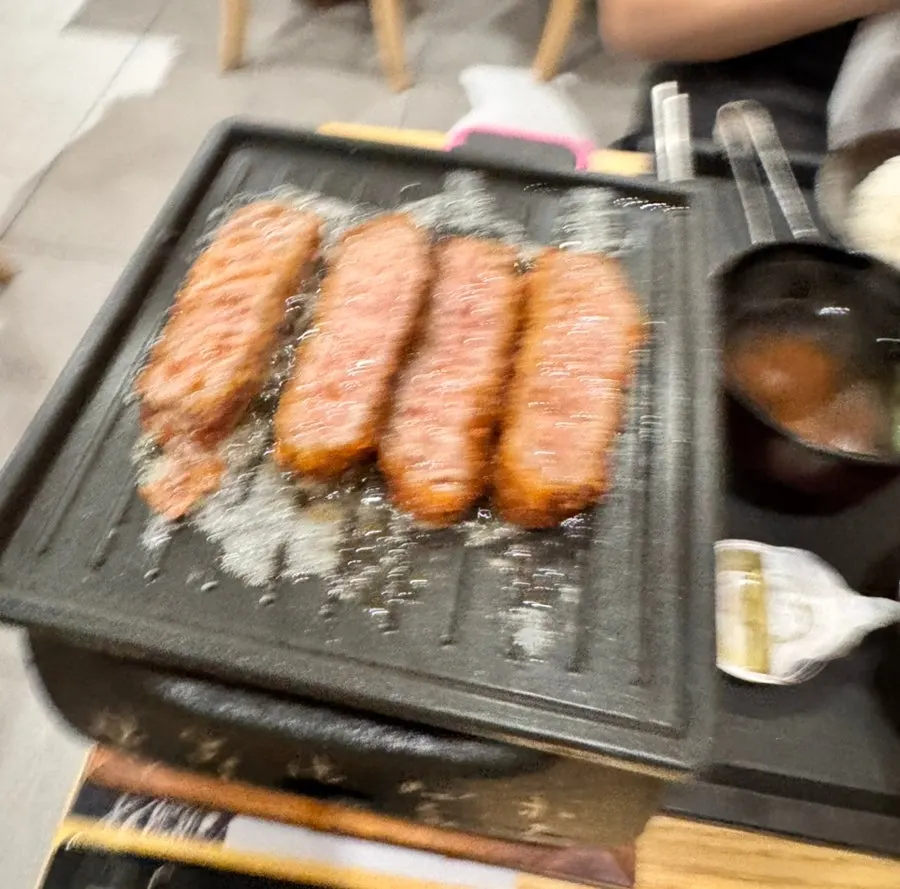 버터가 녹는 화로 위 규카츠