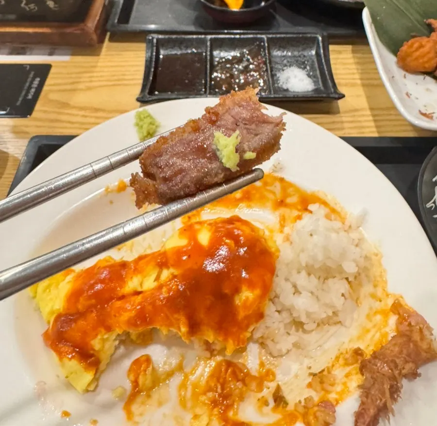 버터 향이 배어 구워진 규카츠 단면