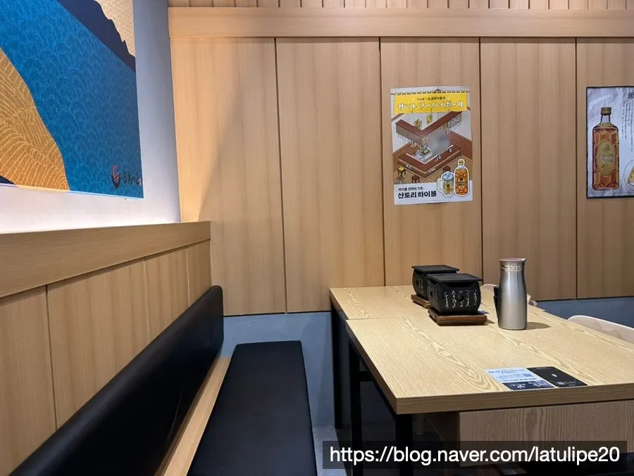 Seating inside Furato Shokudo Seoul Square Direct Store