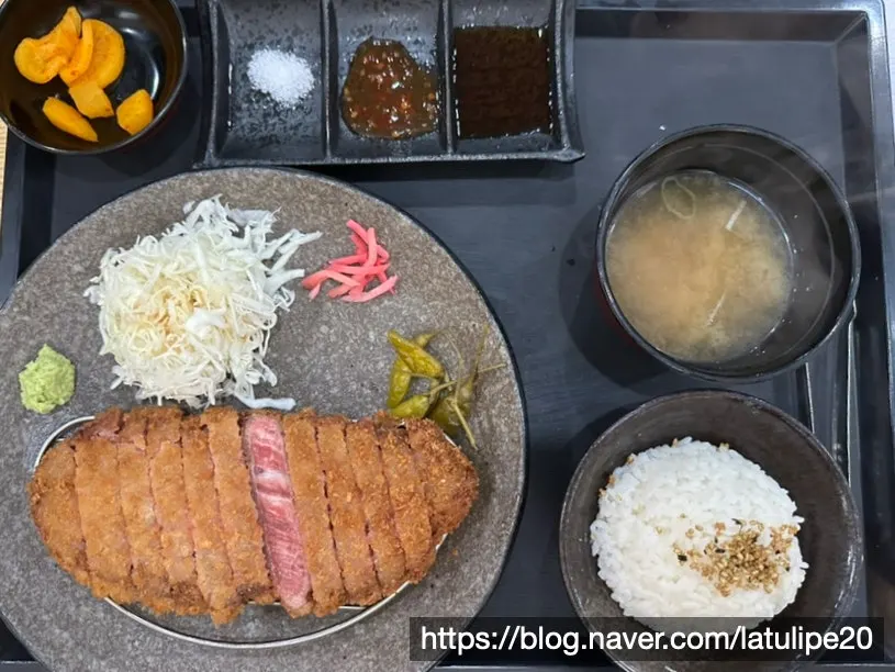 Furato gyukatsu set, ₩19,500, plated