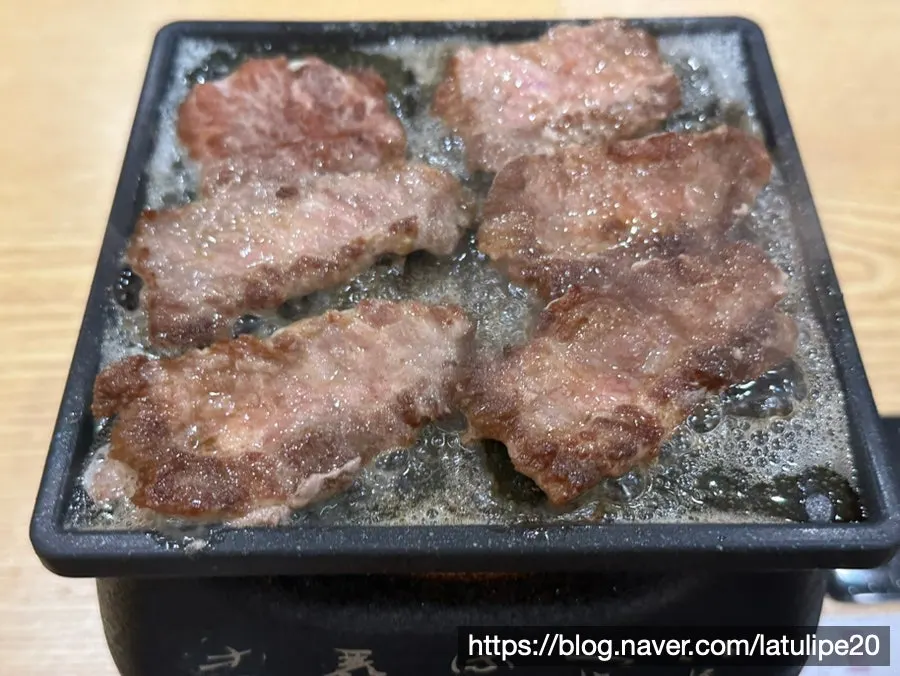 Steki grilled on a grill coated with Ísigny butter