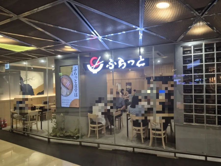 저녁 시간 손님으로 붐비는 후라토식당