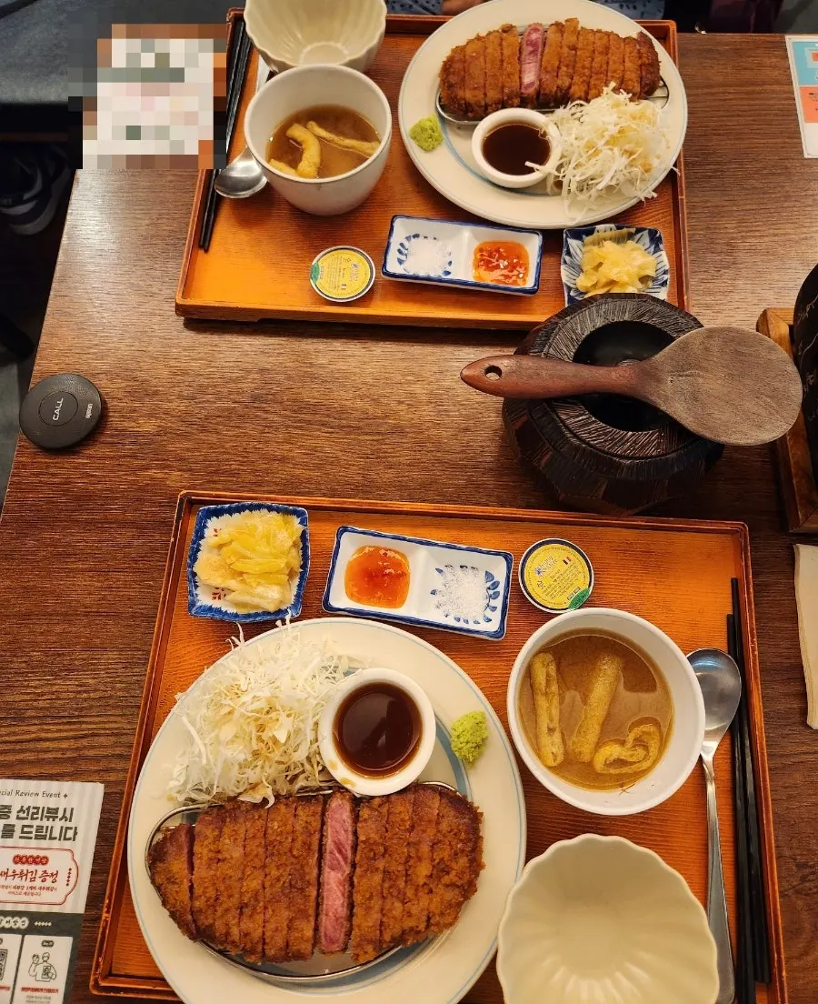 테이블 개인 화로와 규카츠