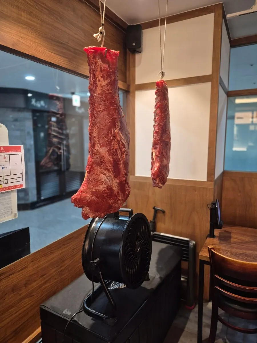 Seating inside Ichigyu Seoul Station Branch during lunchtime