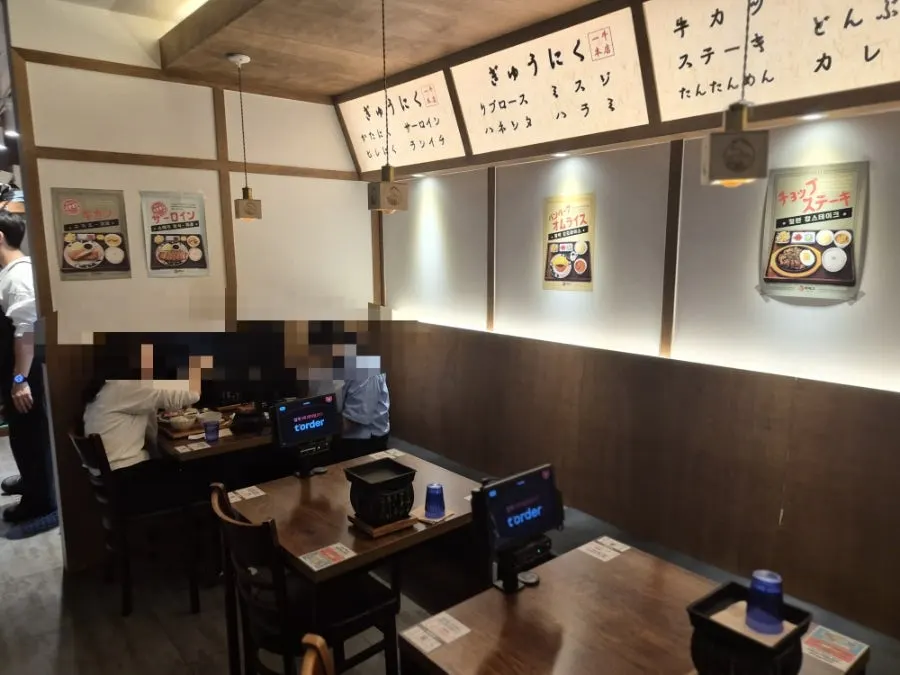 Table with brazier at Ichigyu Seoul Station Branch