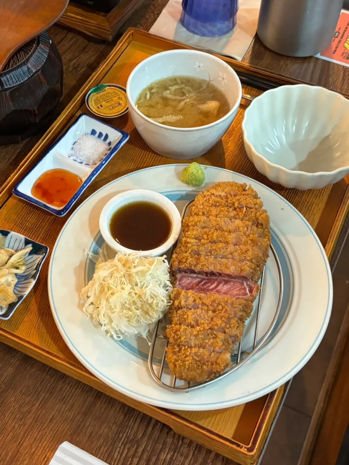 채끝 규카츠 정식 한 상 차림