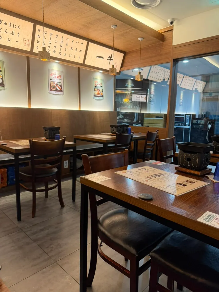 이치규 서울역점 홀 테이블 전경