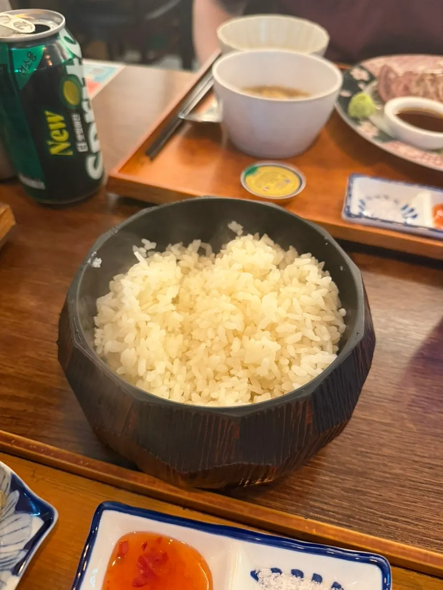 앞접시에 덜어 먹는 밥 상차림