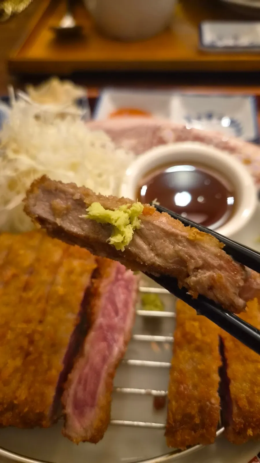 Side dishes served with the gyukatsu