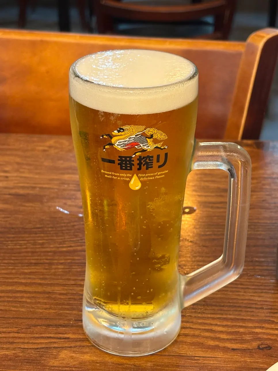 거품이 올라간 기린 생맥주 420ml 한 잔