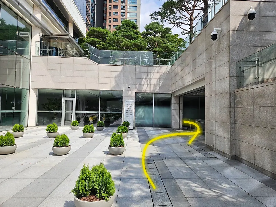 View near the entrance of LG Seoul Station Tower