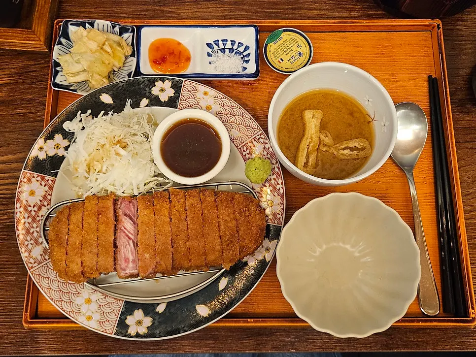 Full table spread of the gyukatsu set