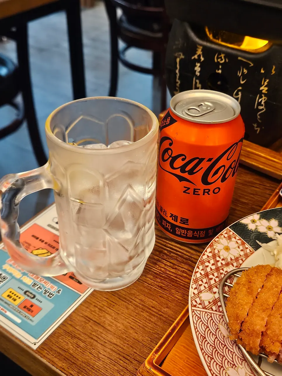 Zero-sugar cola served with a cup of ice