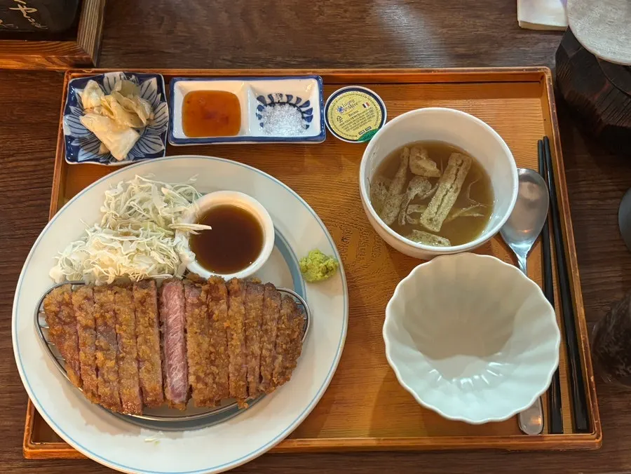 화로와 함께 나온 규카츠 한 상
