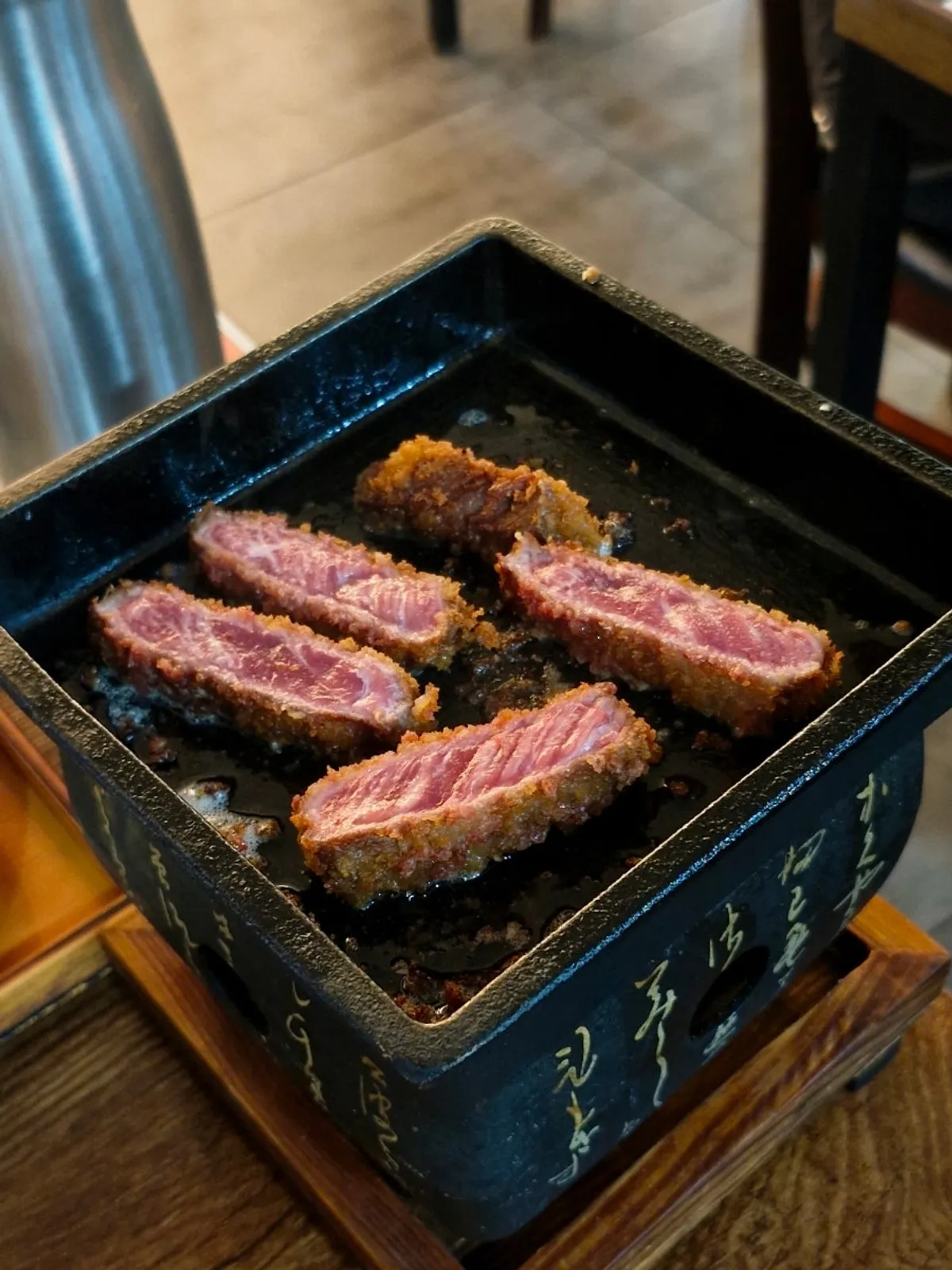 Thick gyukatsu grilling on the brazier