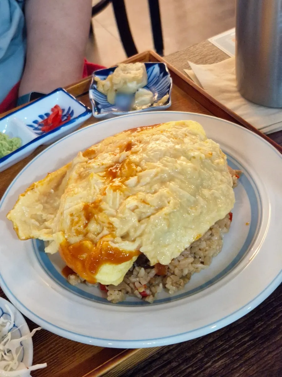 Hamburg omurice with the sauce poured over it