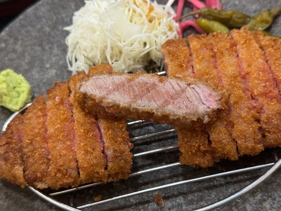 소금에 찍어 먹는 구운 규카츠