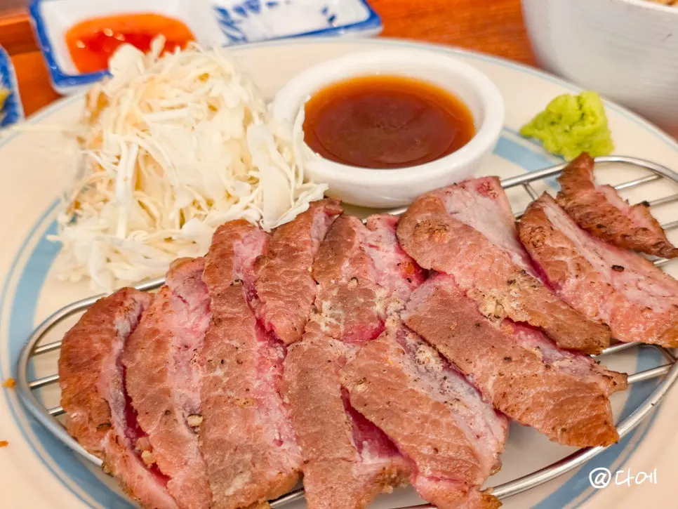 Full spread of the sirloin gyukatsu basic set
