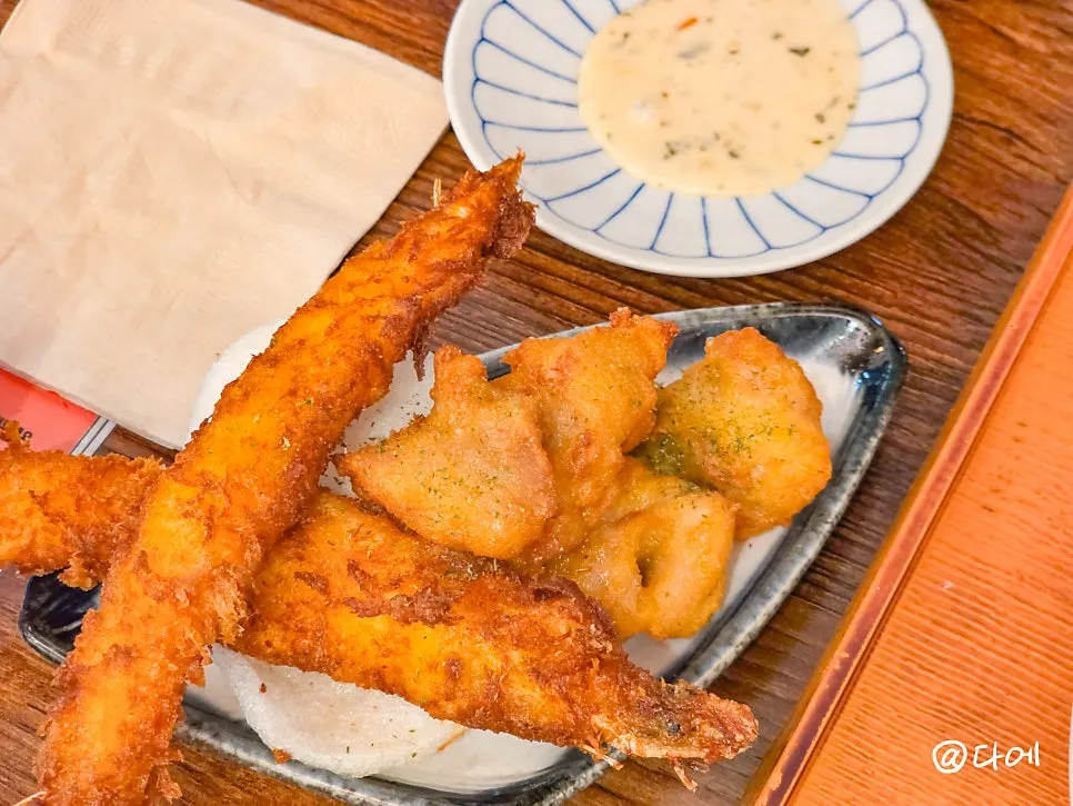 Plate of karaage and fried shrimp side