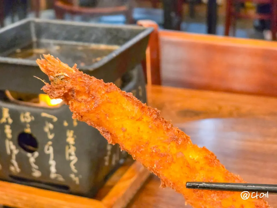 Fried shrimp cooked whole including the head