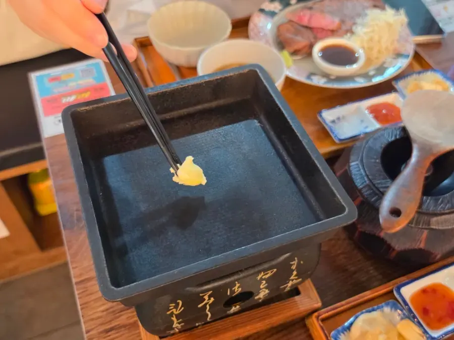 基本提供的伊思尼黄油小杯
