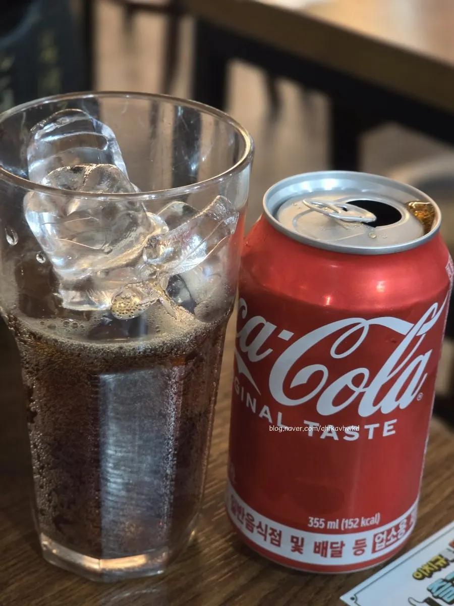Cola with a glass of ice