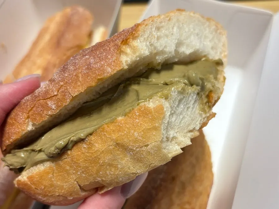피스타치오 두부크림치즈 바게트