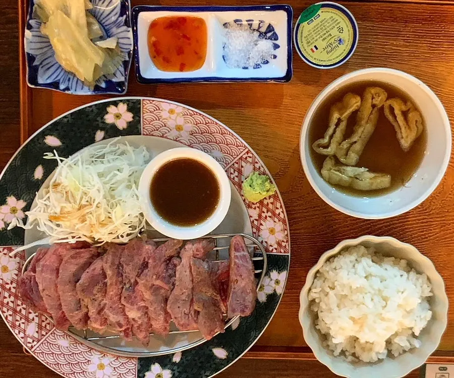 Ichigyu steki set with sirloin, full spread