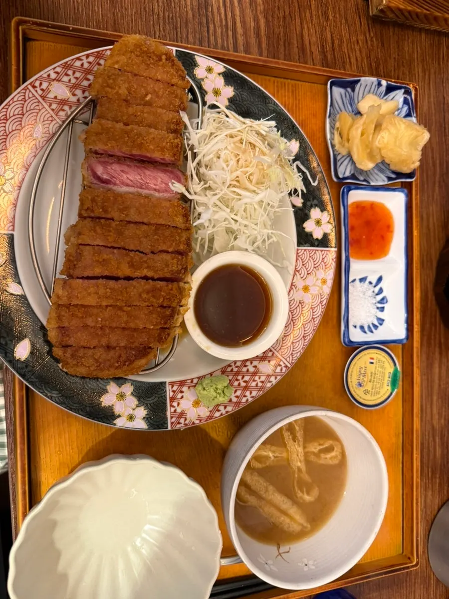Steki set served with doenjang soup and salad