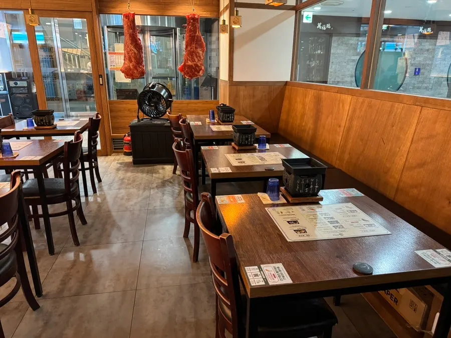 Spacious interior of Ichigyu Seoul Station Branch