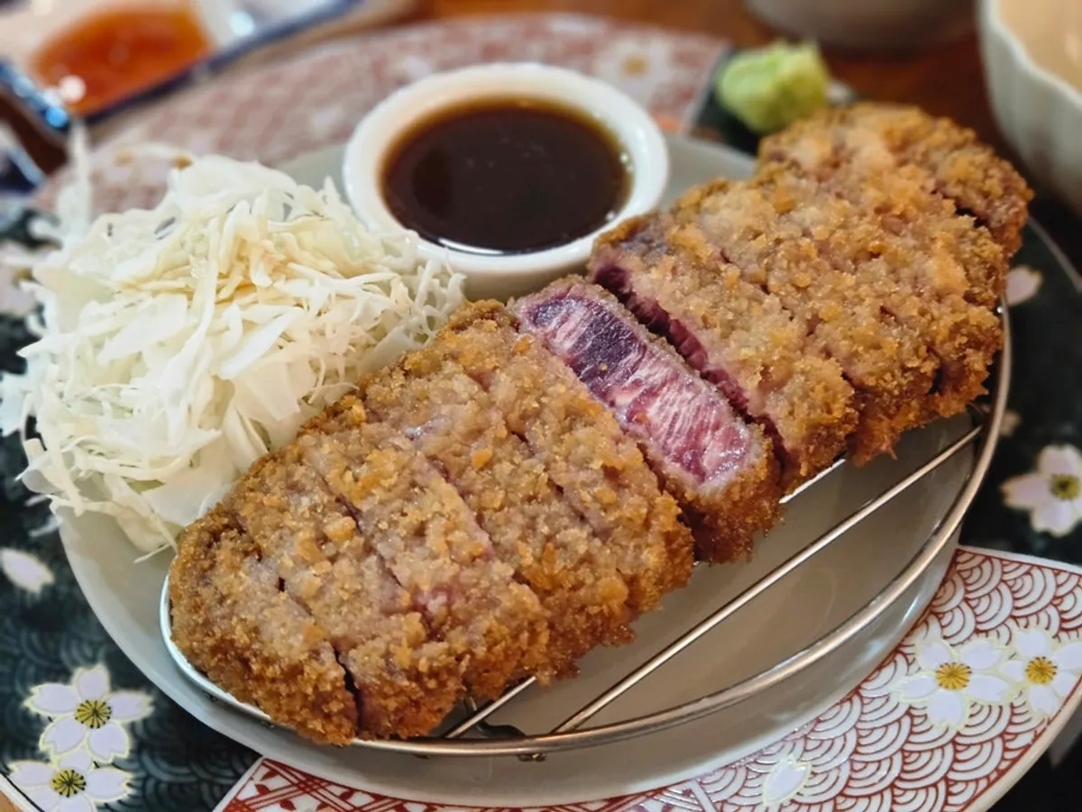 Cross-section of thick sirloin gyukatsu
