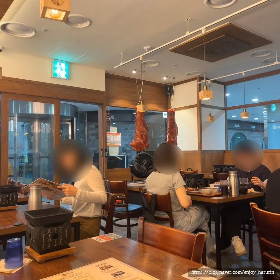 이치규 서울역점 매장 내부와 테이블석