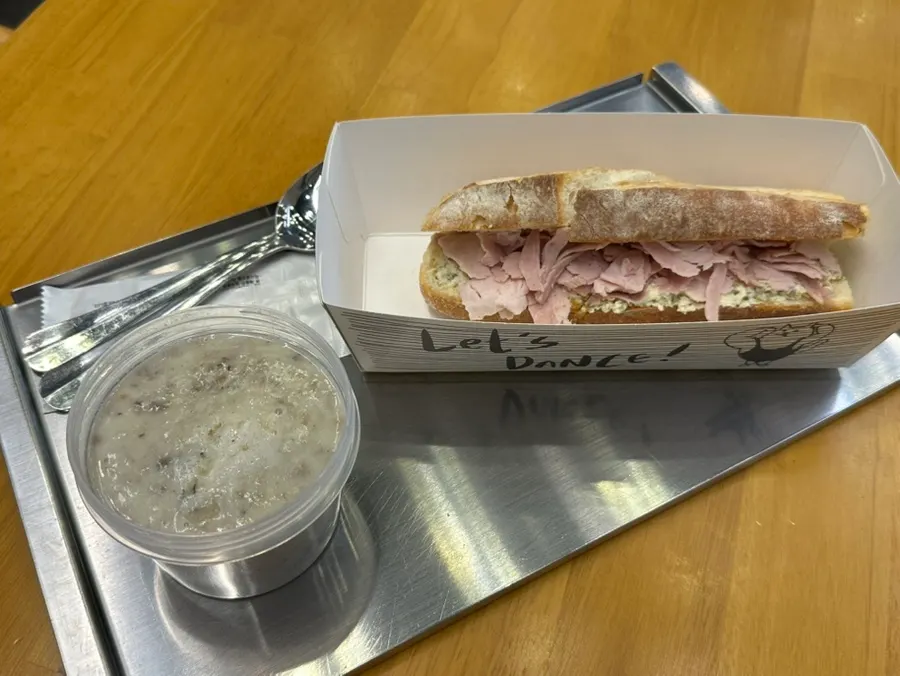 Cross-section of the sandwich with jambon and jalapeño tofu cream cheese